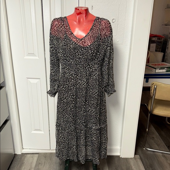 Velvet by Graham & Spencer Dresses & Skirts - Velvet by Graham & Spencer Long Sleeve Dress